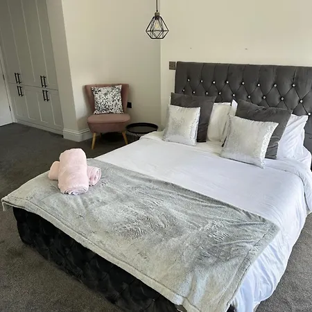 Black Horse Apartment